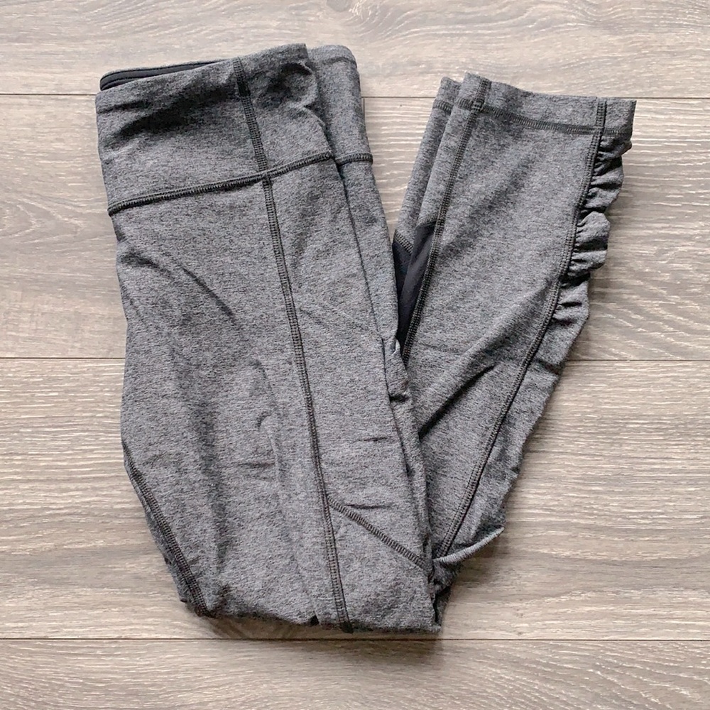 lululemon pace rival crops / size 6